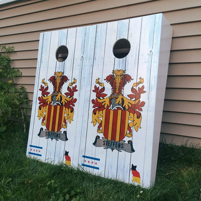 Family Crest #1 – Custom Cornhole Set