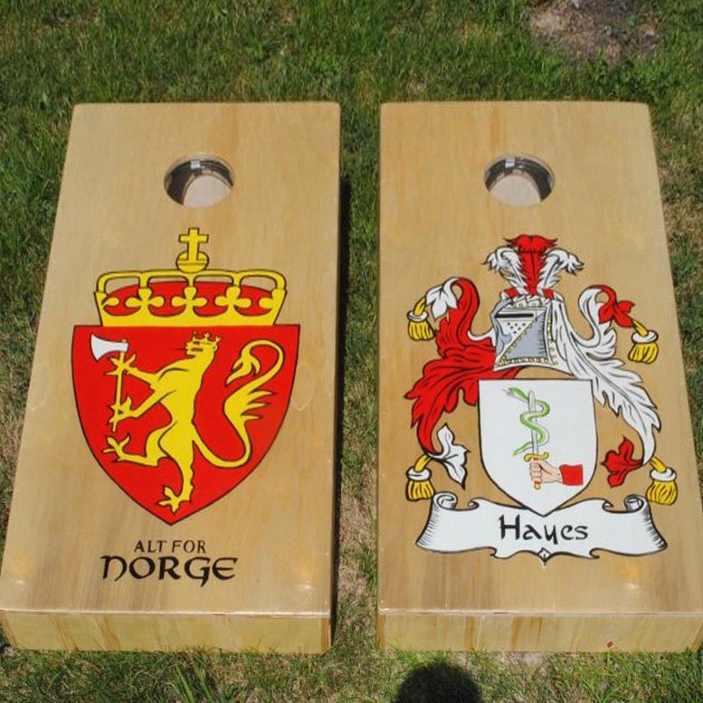 Family Crest #2 – Custom Cornhole Set